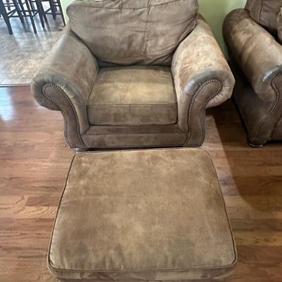 Bassett Furniture Armchair with Ottoman