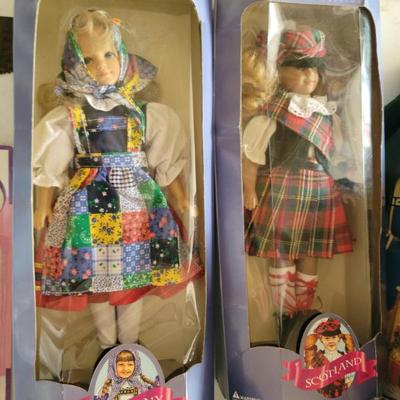 Sale Photo Thumbnail #18: Dolls from around the World