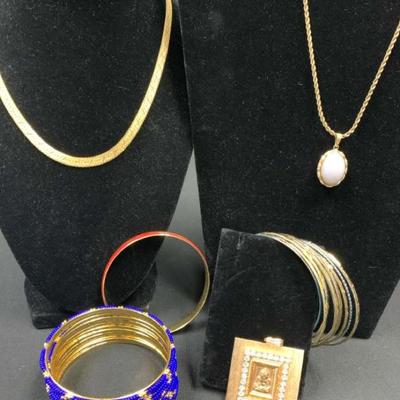 Ct515v gold and bangles