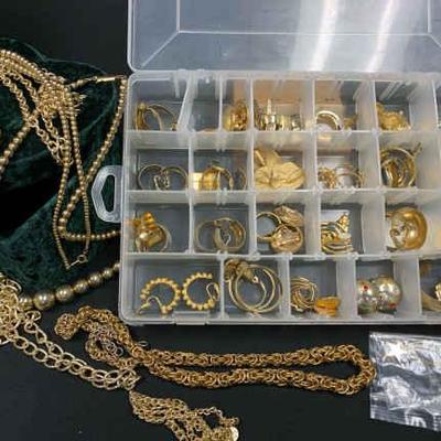 Ct517 gold tones mystery lot