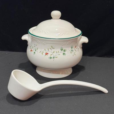 Pfaltzgraff “Winterberry” Soup Taureen In-Box