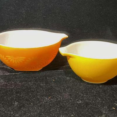 Vintage Pyrex Bowls 