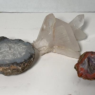 Agate Geodes & Quartz 