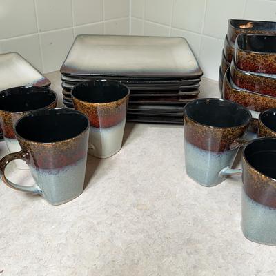 Master Cuisine  Square Stoneware Setting For 8
