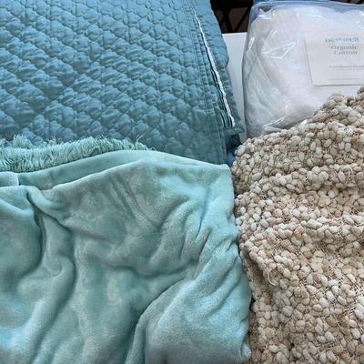 Queen Summer Quilt & Blankets