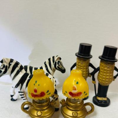 Salt & pepper shakers