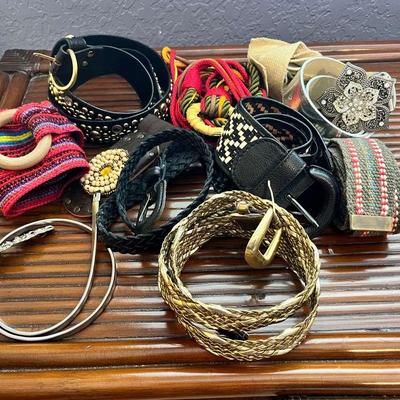 Women’s Size M/L Textured Belts
