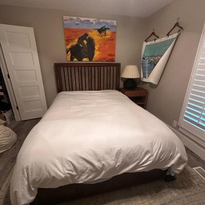 Sale Photo Thumbnail #491: queen size bed