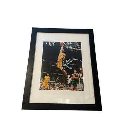 Sale Photo Thumbnail #464: Signed and framed Kobę Bryant photo in frame 16" x 14" 