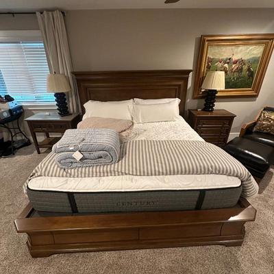 Sale Photo Thumbnail #389: Universal King size bed