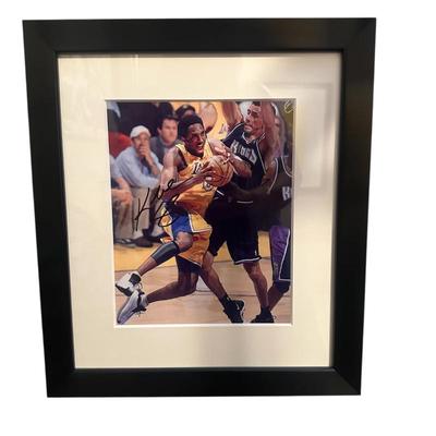 Sale Photo Thumbnail #460: Signed and framed Kobę Bryant photo in frame 16" x 14" 