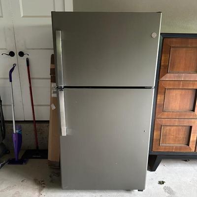 Sale Photo Thumbnail #585: Refrigerator