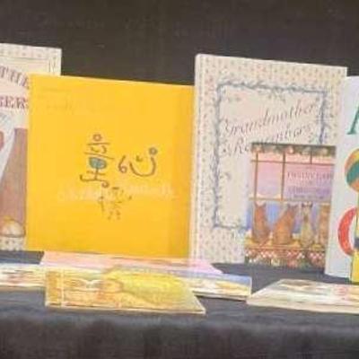 Jh116 children books lot