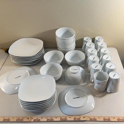 Gordon Ramsay Everyday Dinnerware Collection - 9 Plates, 9 Small Plates, 10 Bowls, 10 Cups