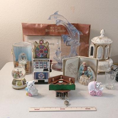 Collectibles -Mr Christmas, Seaworld, 22k Ornament, Peanuts, Cuckoo Clock, Disney++