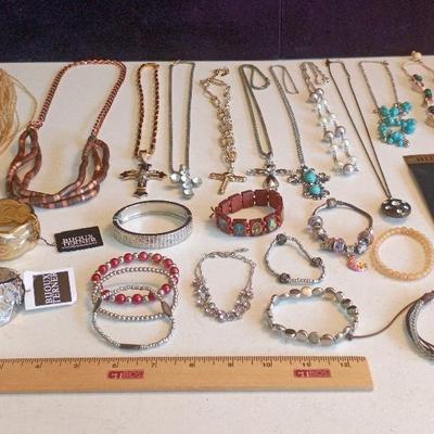 28 Piece Costume Jewelry Lot - Bijoux Terner++, Shippable