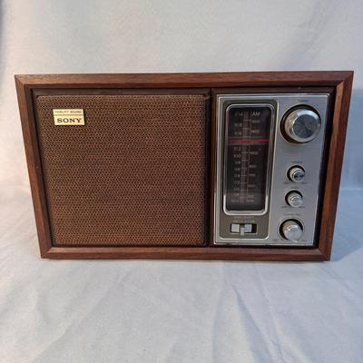 Vintage Sony Model 8F-68W Solid State AM/FM Radio 