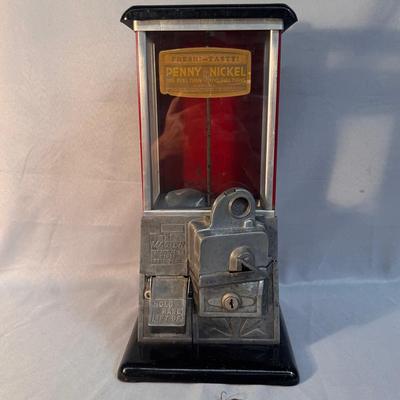 Vintage “The Master” Penny & Nickel Gumball Candy Vending Machine