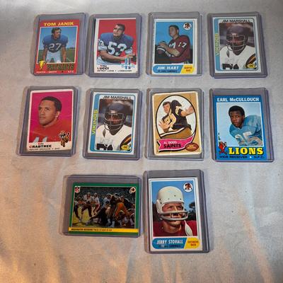 Vintage NFL Football Card Lot (10 Cards)