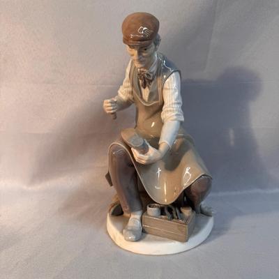 Vintage Lladro “The Cobbler” Figurine 