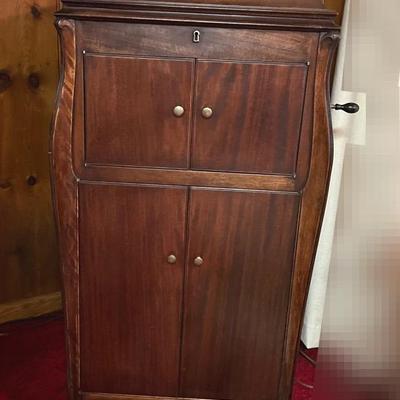 Antique Victor Talking Machine, Wind Up