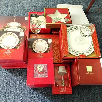 Holiday Dish Set Featuring Lenox 