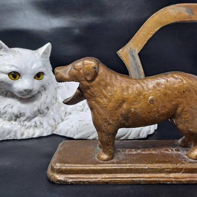 HOMCO White Persian Cat And "Old Dog Tray" Nutcracker