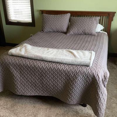 Serta Queen Adjustable Bed with Wood Headboard