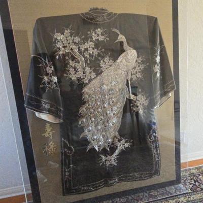 Sf181v traditional asian robe with peacock embroidery