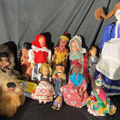 (S213) Lot Of International Dolls