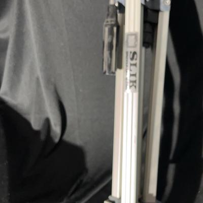 (S219) Silk Tripod