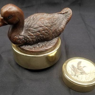 (MDR3049) Vintage Barlow Brass Paperweight Featuring Ducks And A Vintage Brass And Resin Music Box