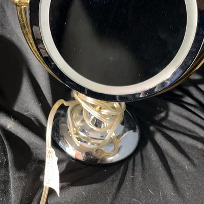 (S207) HoMedics VTG 3 Way Touch Light CTRL 2 Sided Regular/Magnify Makeup Mirror