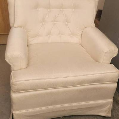 (MDR3058) Vintage Ivory Cushioned Accent Chair