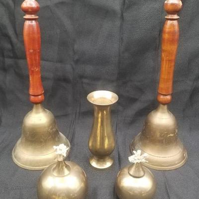 (MDR3051) Vintage Brass Bells And Oil Lamps