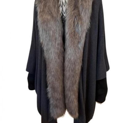 Chicos One Size Knit Cape with Faux Fur Collar