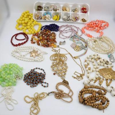 VINTAGE COSTUME JEWELRY