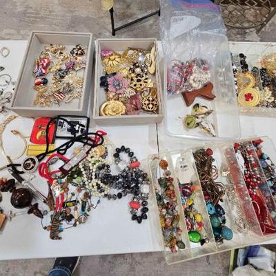 Sale Photo Thumbnail #154