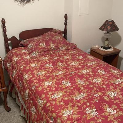 Pineapple Post Single Bedframe