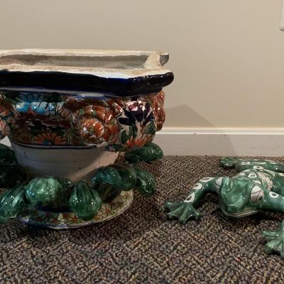 Decorative Ceramic Flower Pot with Hand Painted Terracotta Frog