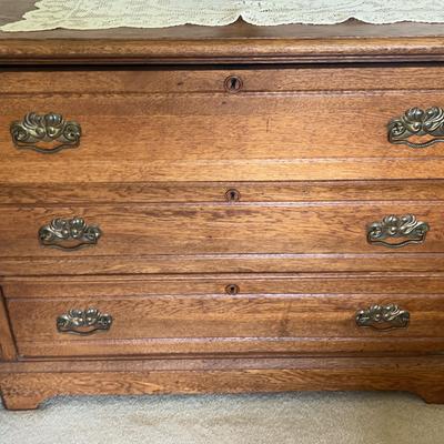 Antique Oak Chest of Drawers
