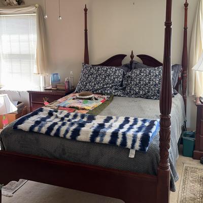 Broyhill Wooden Four-Poster Queen Bed W/ Carved Posts