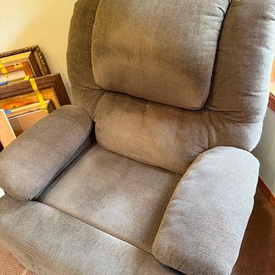 Oversized Recliner 