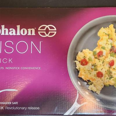 NIB Calphalon 12" Omelette Pan
