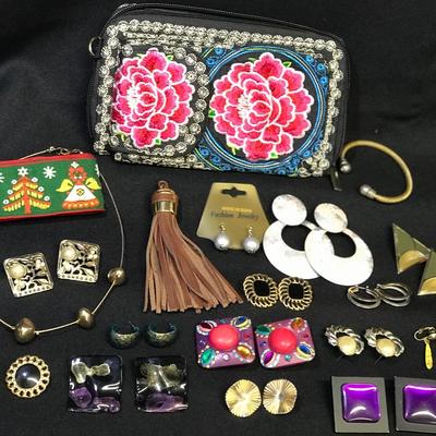 Assorted Vintage Costume Jewelry