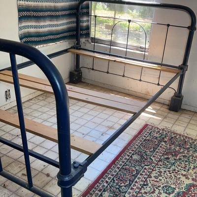 AX306 Cast Iron Bedframe 