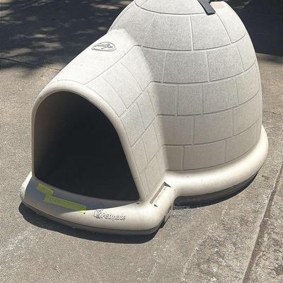 AX319 You’re In The Dog House! Petmate Igloo Dog House