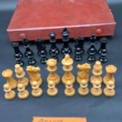 AX108 Complete Set Of Chess Pieces With Travel Box