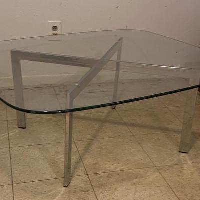 AX151 Glass Table