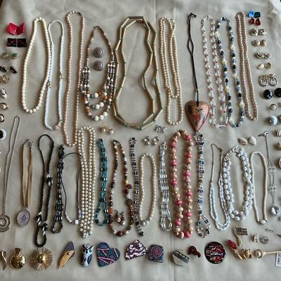 Costume Jewelry incl. Clip Earrings (J9)